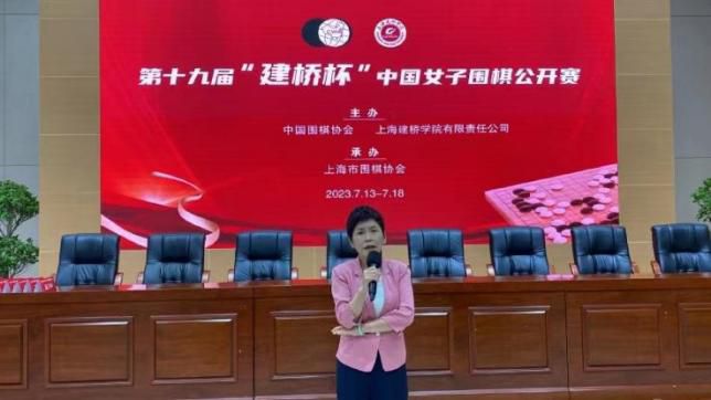 男女边摸边吃奶边做爰动漫