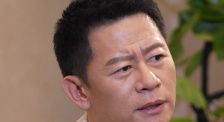 我和亲女在火车上做爰